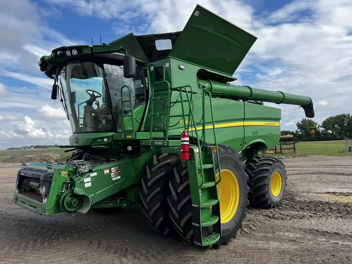 Gallery image 2 for Used 2022 John Deere S780 Combine