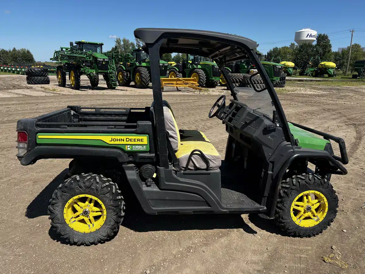 Gallery image 2 for 2022 John Deere XUV 835M Utility Vehicle