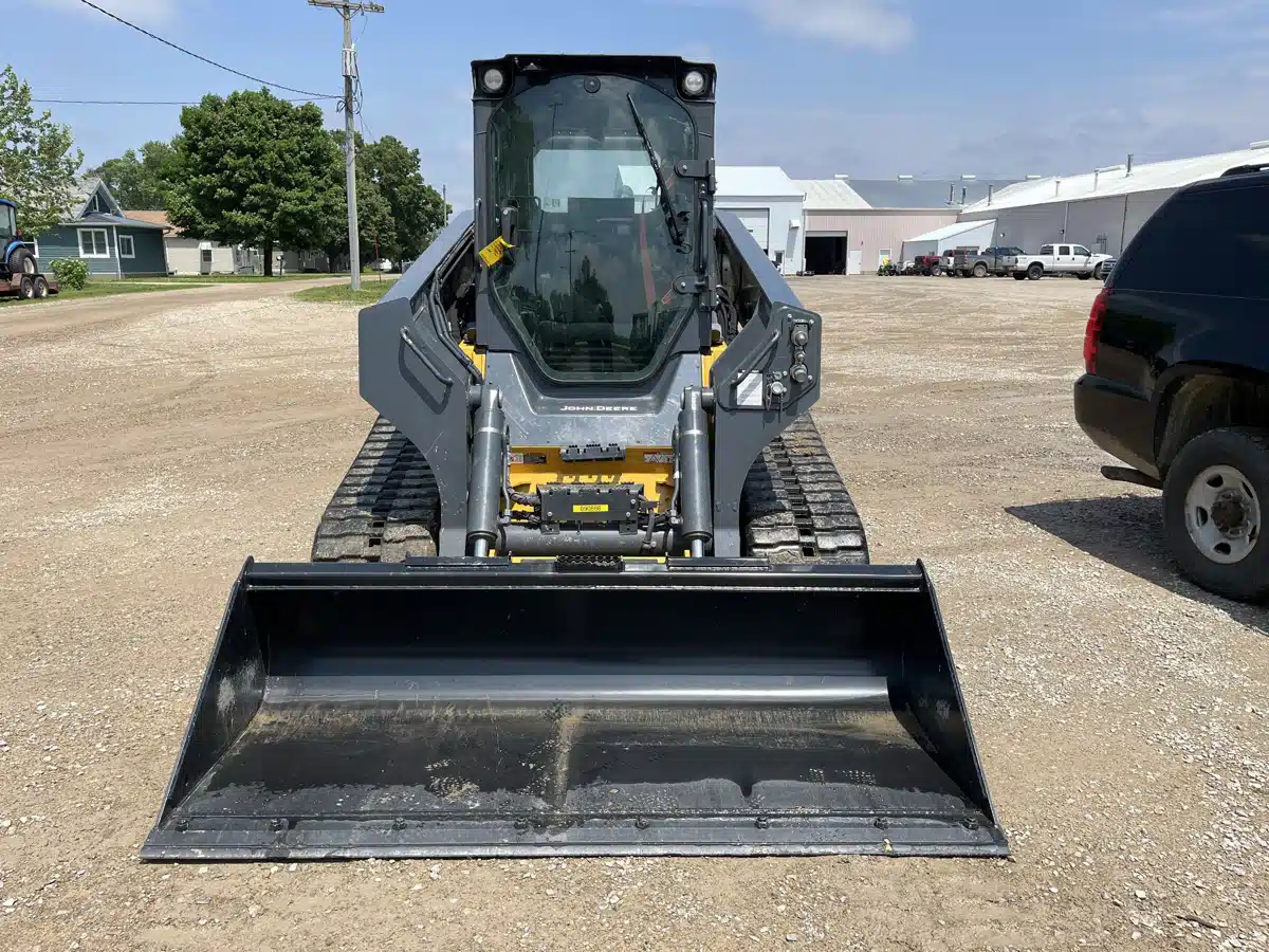 Gallery image 2 for Used 2023 John Deere 333G Track Loader