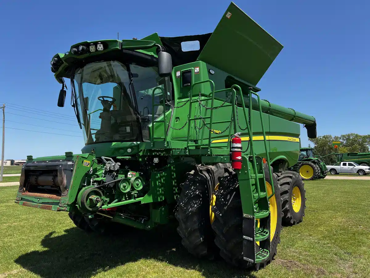 Gallery image 2 for Used 2023 John Deere S780 Combine