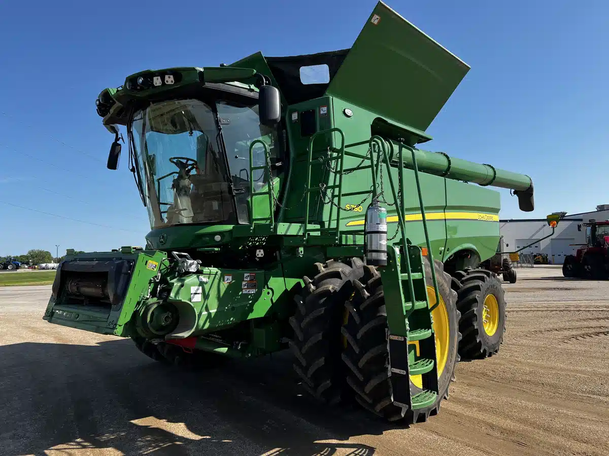Gallery image 2 for 2023 John Deere S780 Combine