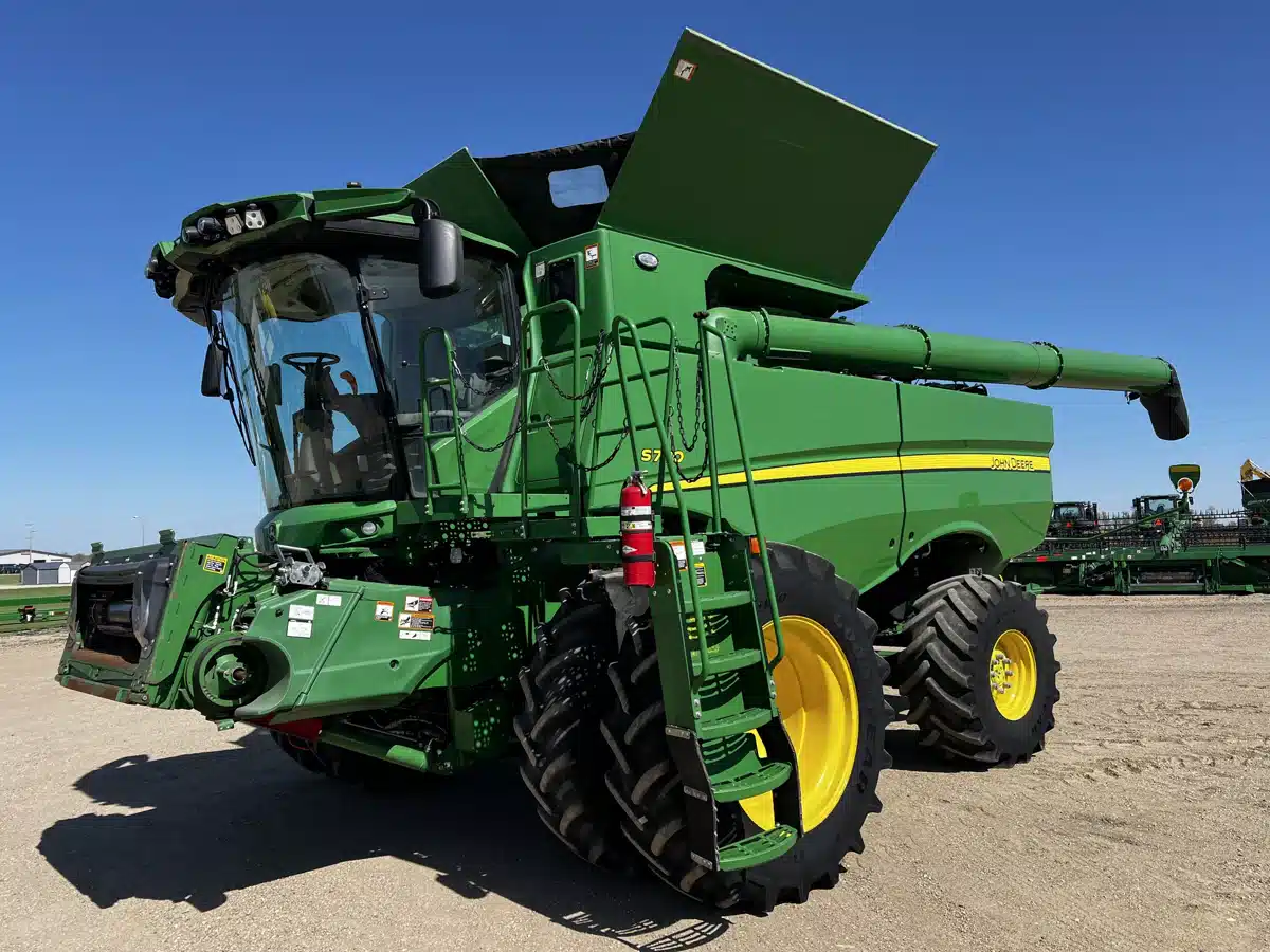 Gallery image 2 for 2023 John Deere S780 Combine