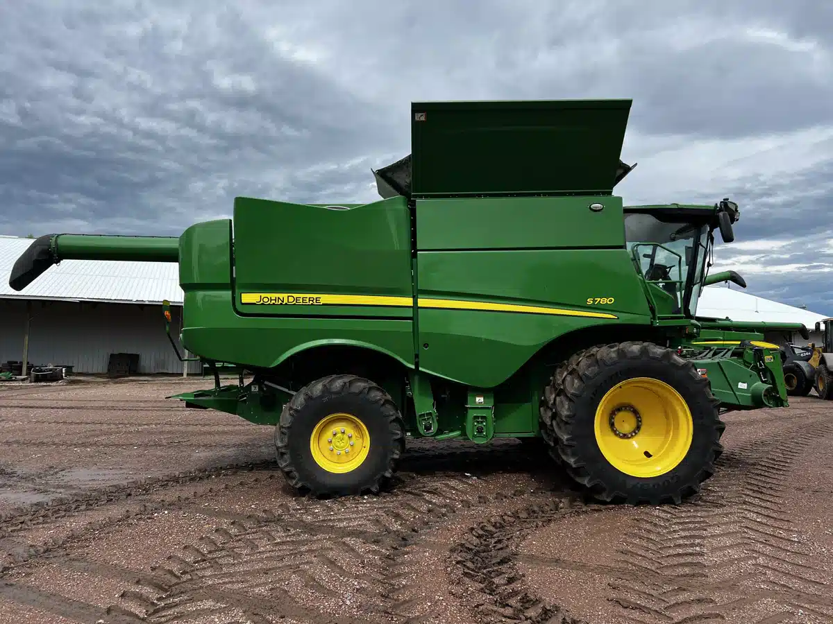 Gallery image 2 for Used 2023 John Deere S780 Combine