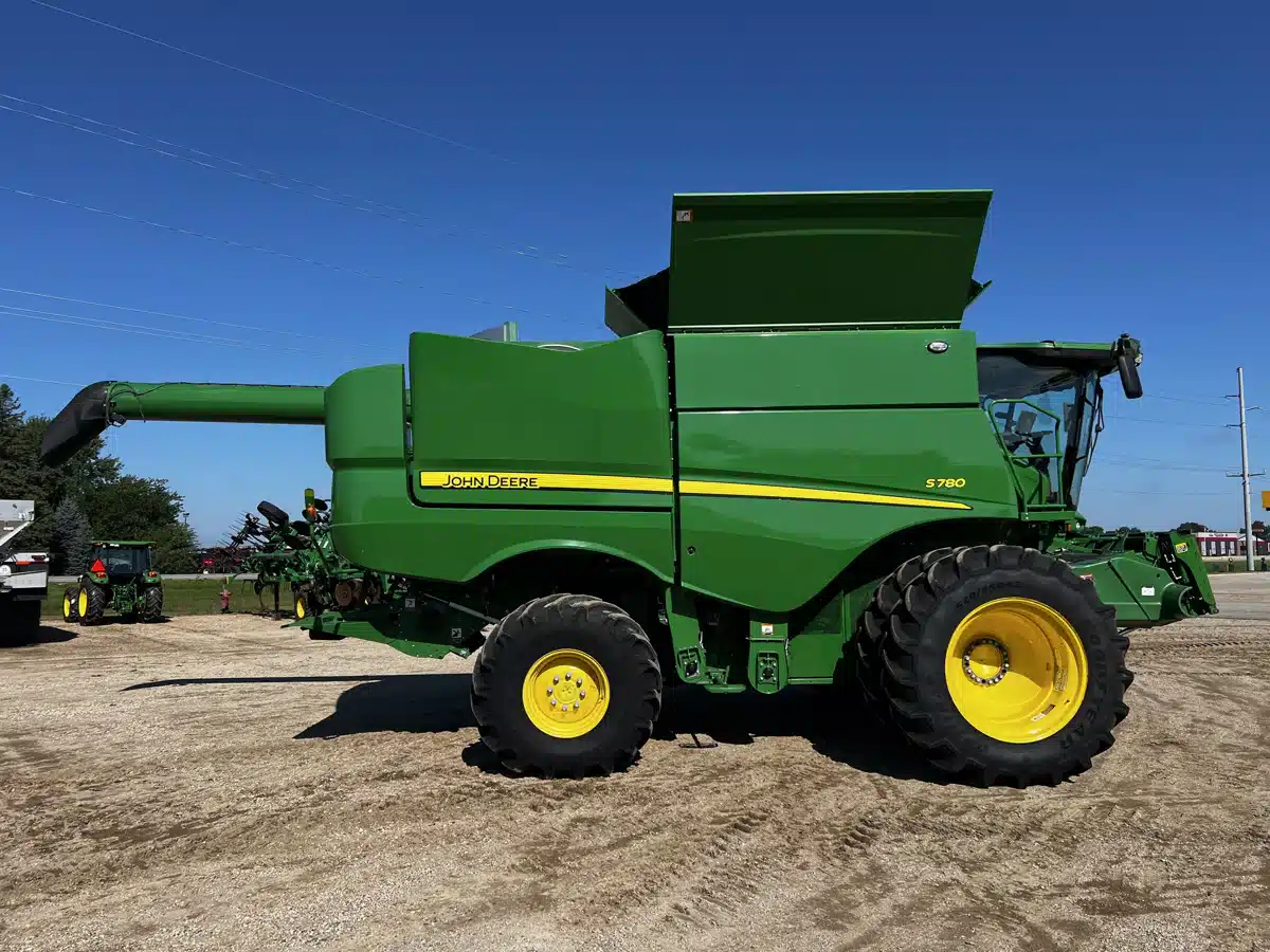 Gallery image 2 for Used 2023 John Deere S780 Combine