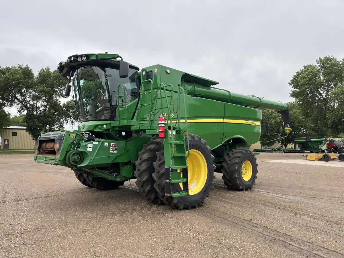 Gallery image 2 for Used 2023 John Deere S780 Combine