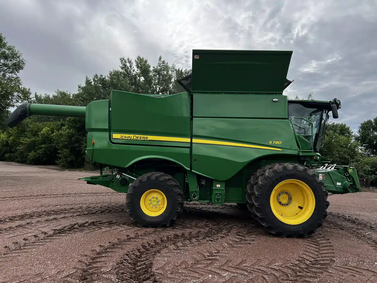 Gallery image 2 for Used 2023 John Deere S780 Combine