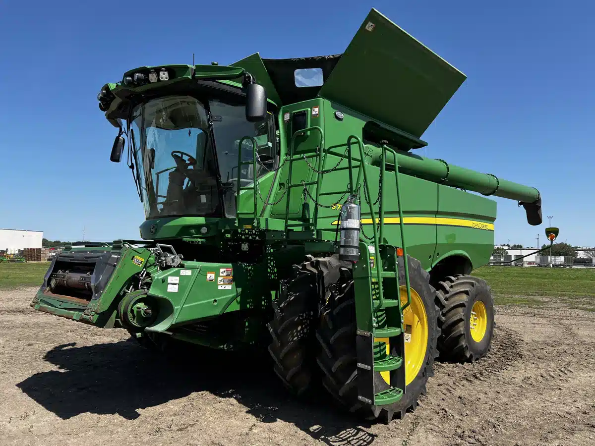 Gallery image 2 for Used 2023 John Deere S780 Combine