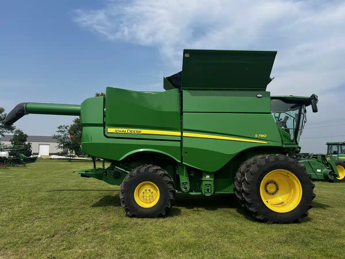 Gallery image 2 for Used 2023 John Deere S780 Combine