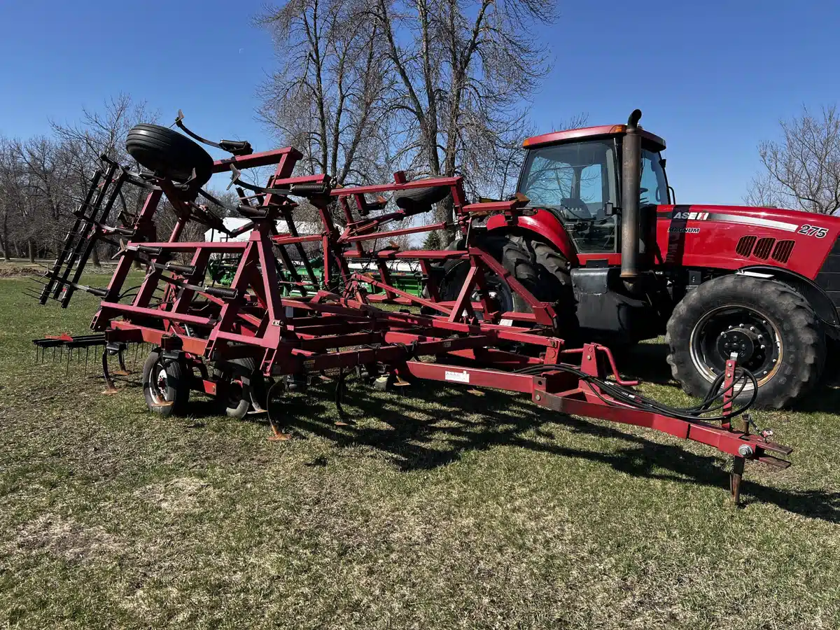 Gallery image 1 for Used Case IH 4800 Cultivator
