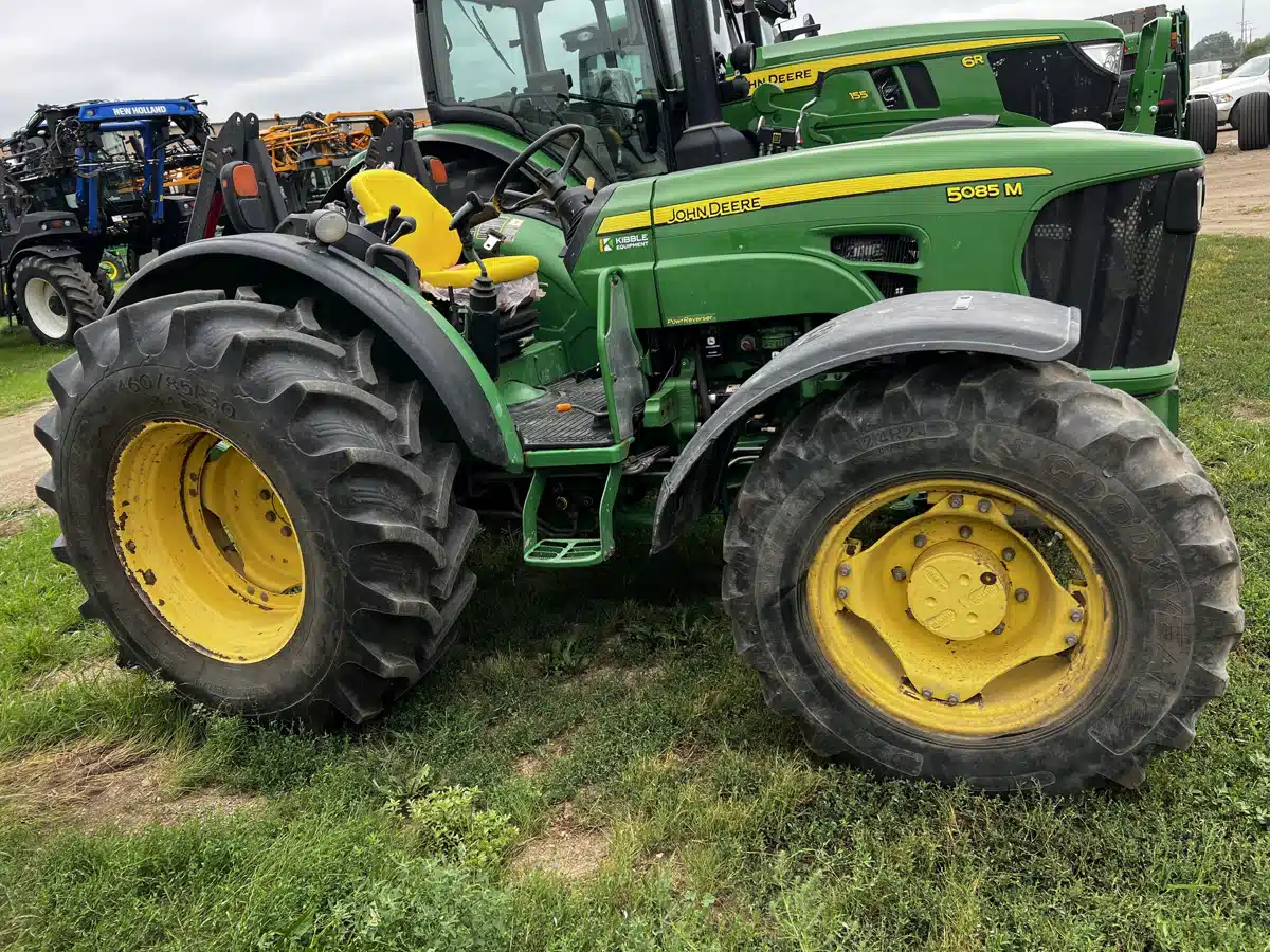 Gallery image 2 for Used 2009 John Deere 5085M Tractor