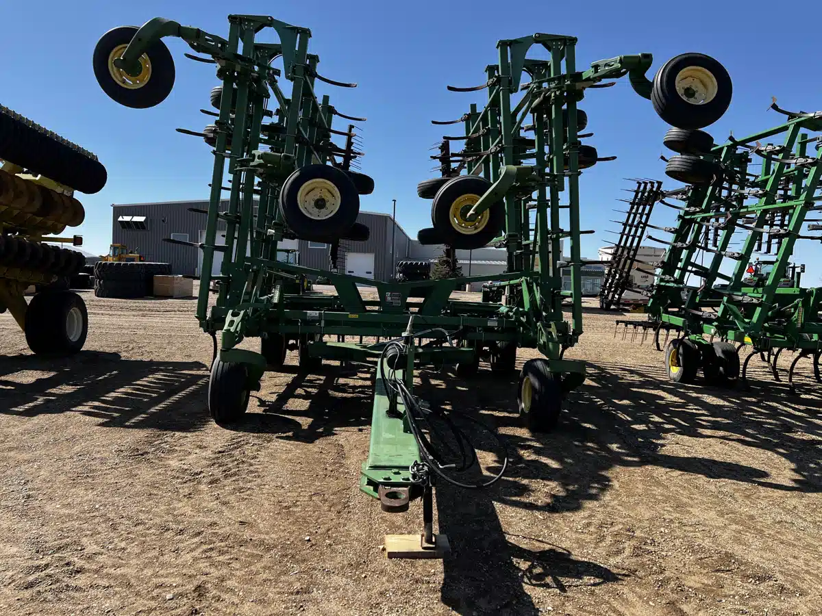 Gallery image 2 for Used 2009 John Deere 2210 Cultivator