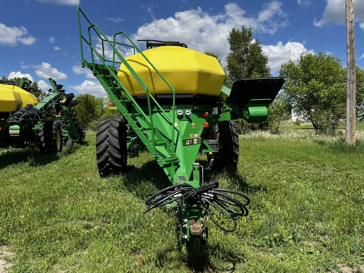 Gallery image 2 for Used 2014 John Deere 1890 Air Drill