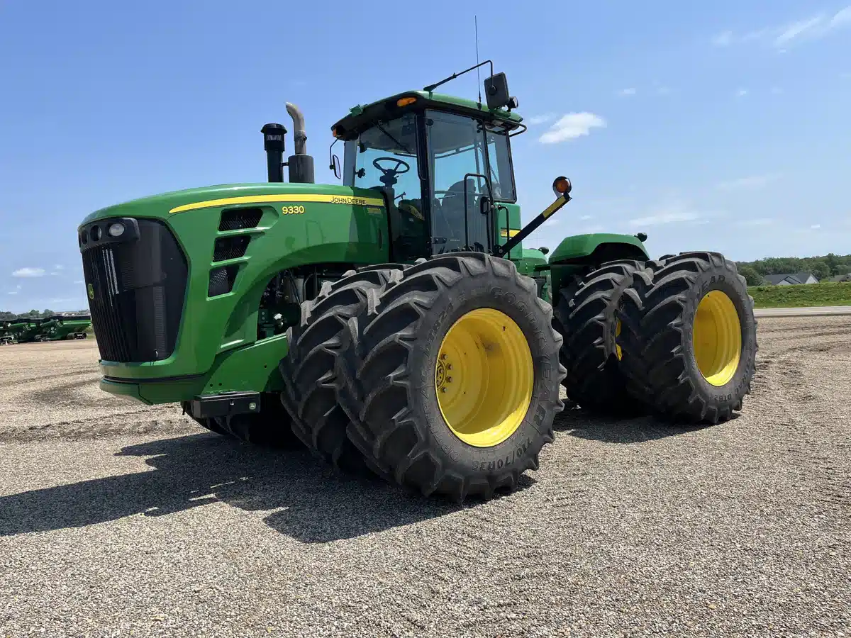 Gallery image 1 for Used 2011 John Deere 9330 Tractor