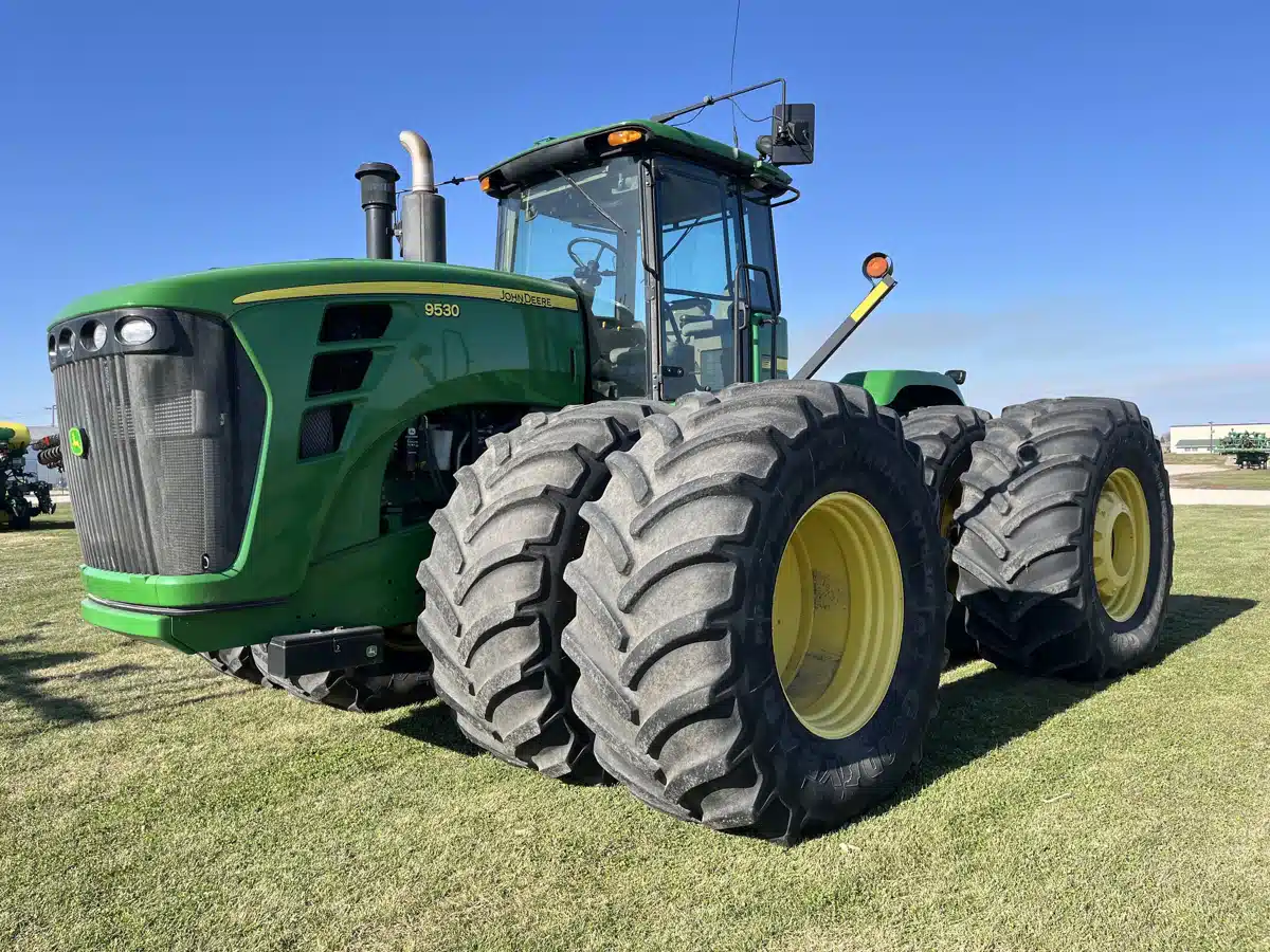 Gallery image 1 for Used 2010 John Deere 9530 Tractor
