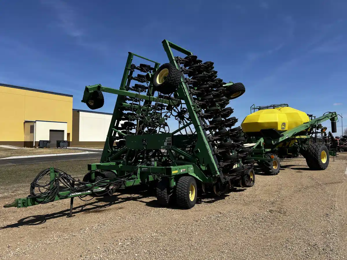 Gallery image 1 for Used 2003 John Deere 1890 Air Drill