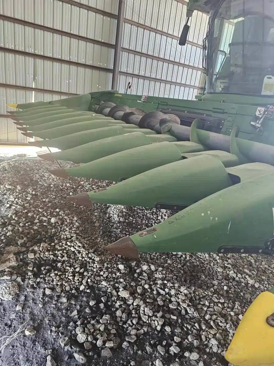 Gallery image 1 for Used 2021 John Deere C12R Header - Row Crop