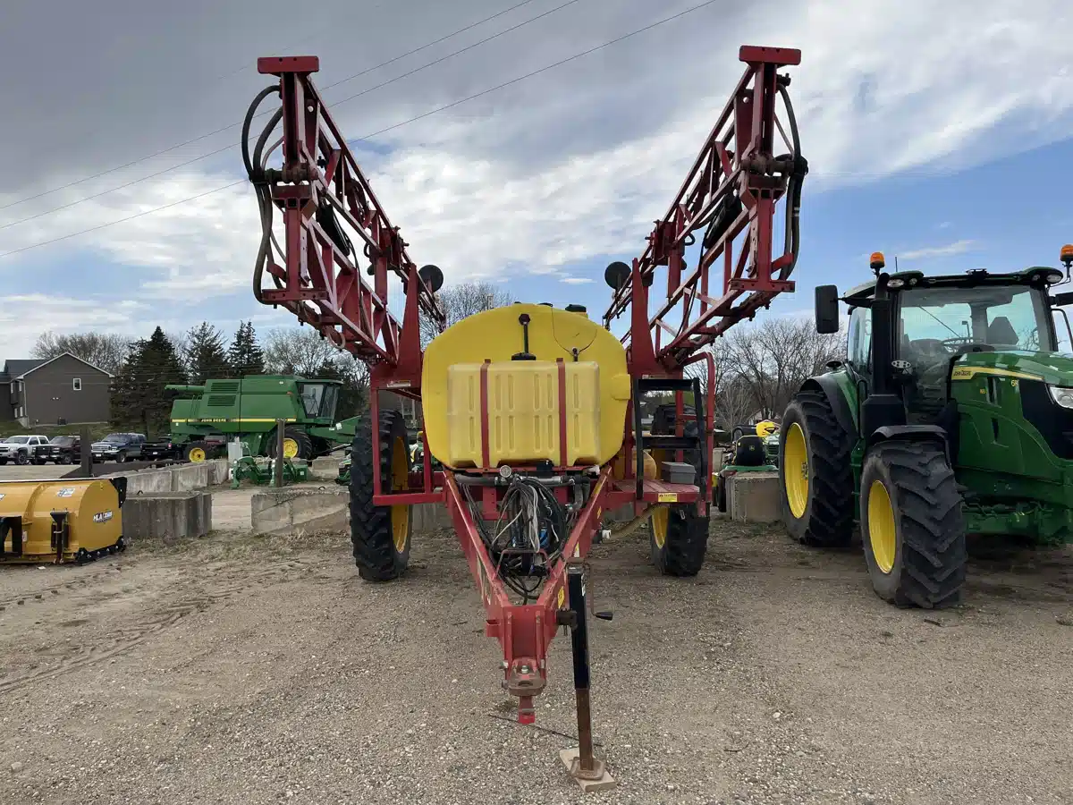 Gallery image 2 for Used Hiniker 1000 Sprayer - Pull Type