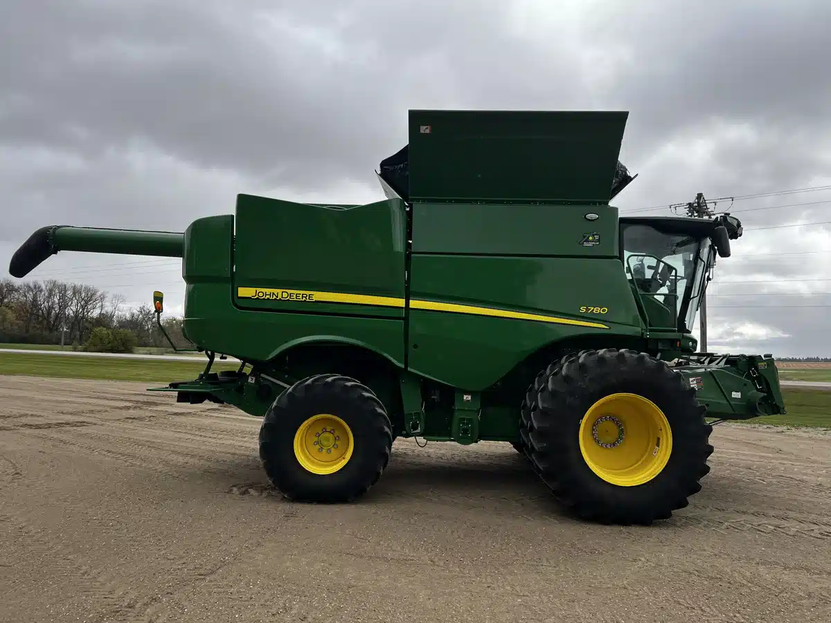 Gallery image 2 for Used 2022 John Deere S780 Combine