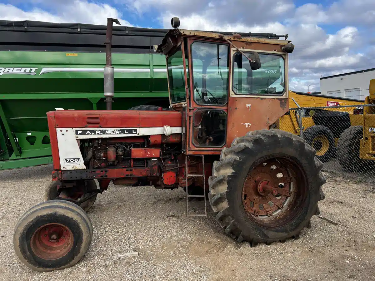 Gallery image 2 for Used 1967 International 706 Tractor