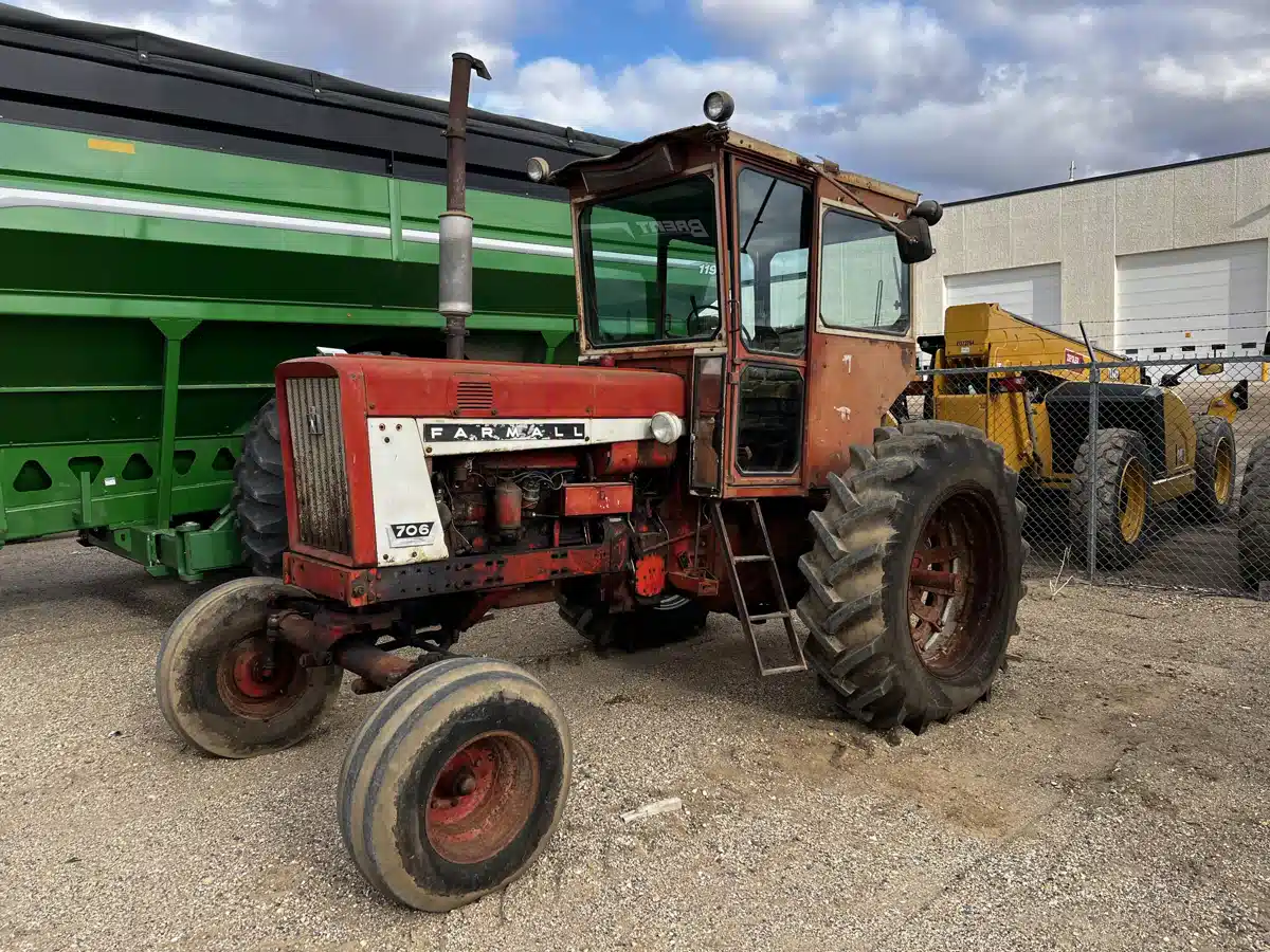 Gallery image 1 for Used 1967 International 706 Tractor