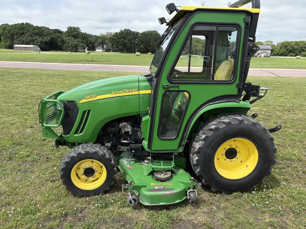Gallery image 1 for Used 2011 John Deere 3520 Tractor