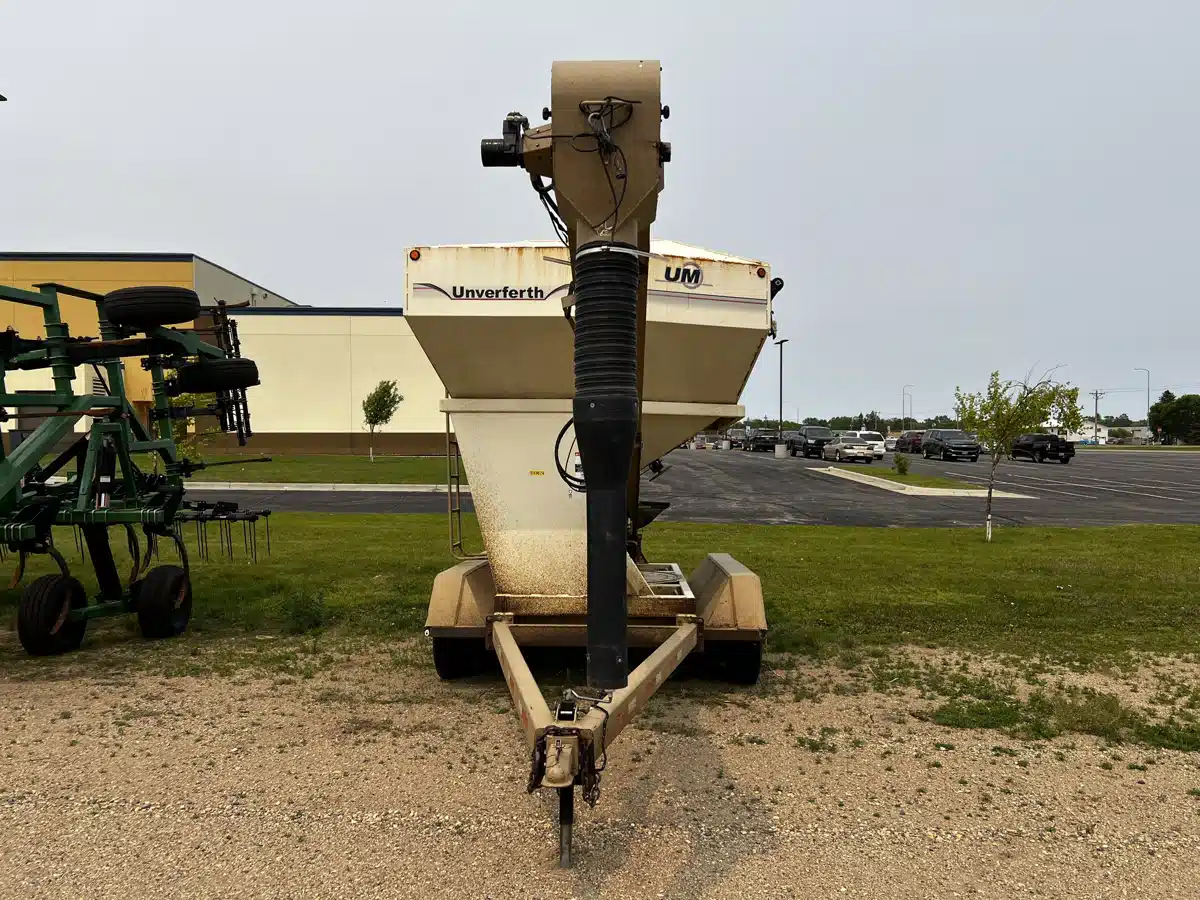 Gallery image 2 for Used 2008 Unverferth 3750 Tender