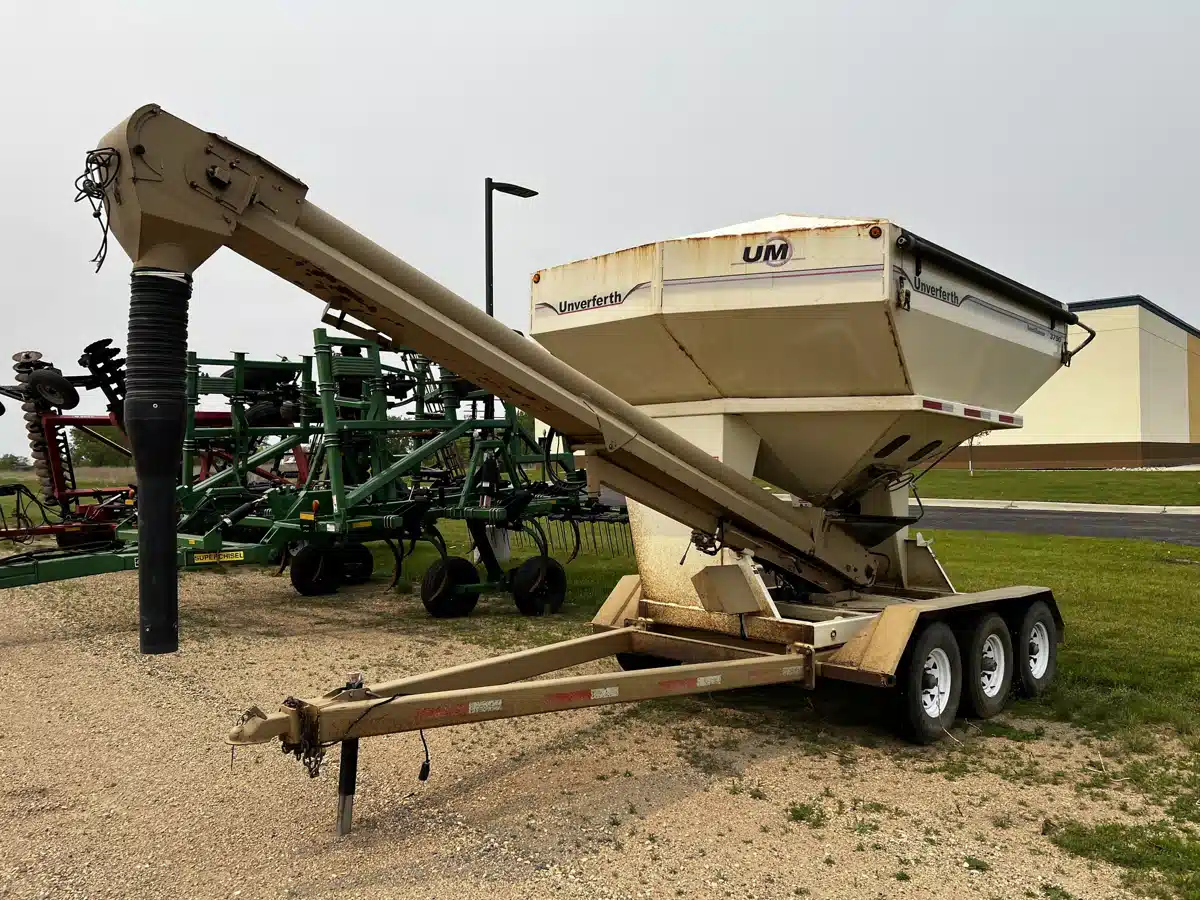 Gallery image 1 for Used 2008 Unverferth 3750 Tender