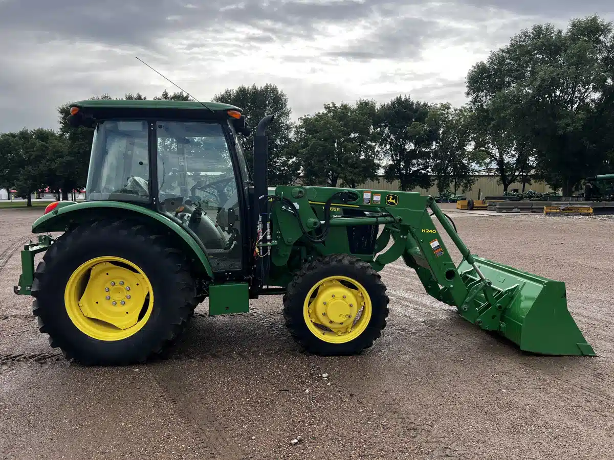 Gallery image 2 for Used 2015 John Deere 5065E Tractor