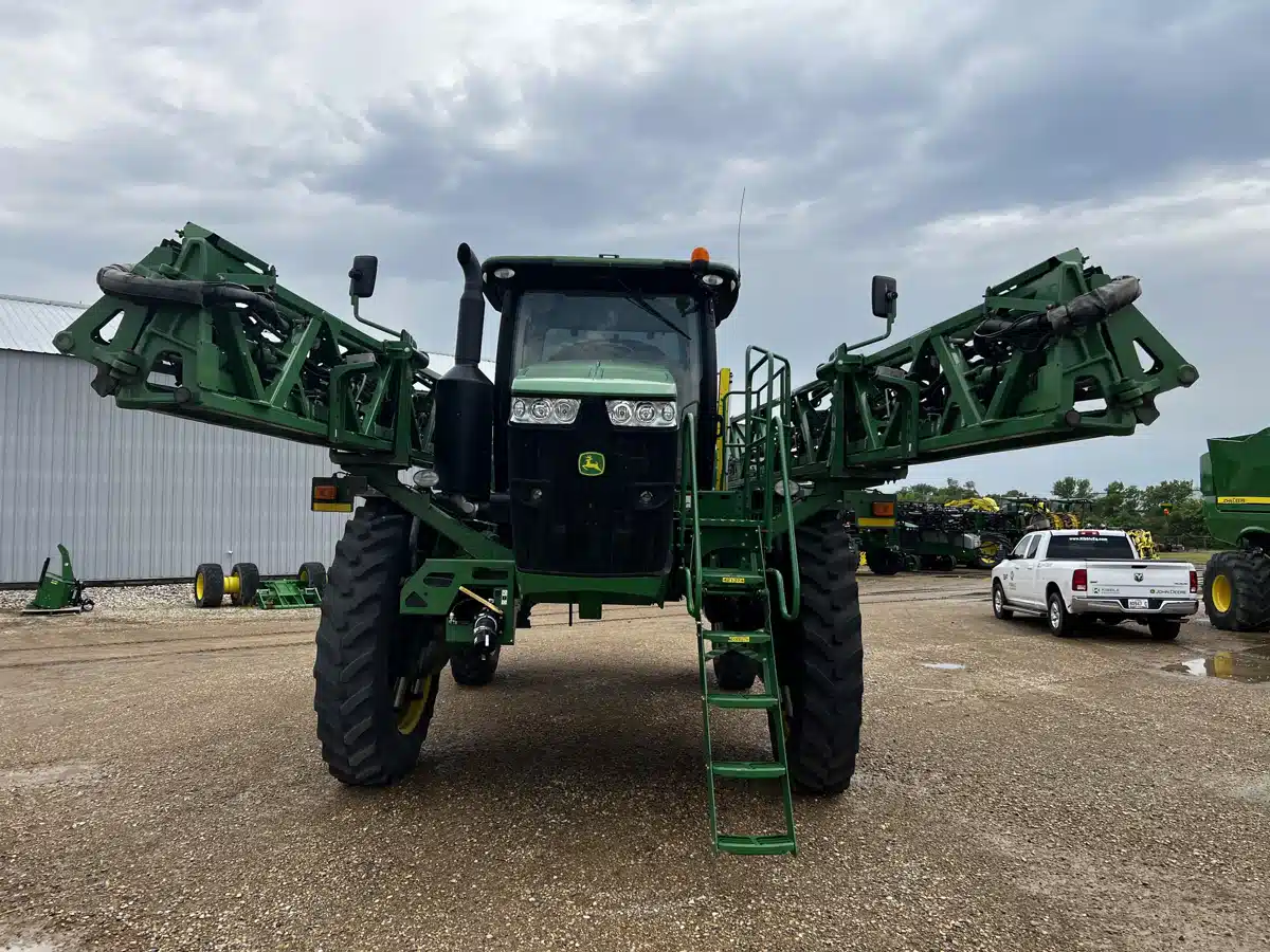 Gallery image 2 for Used 2015 John Deere R4045 Sprayer - Self Propelled