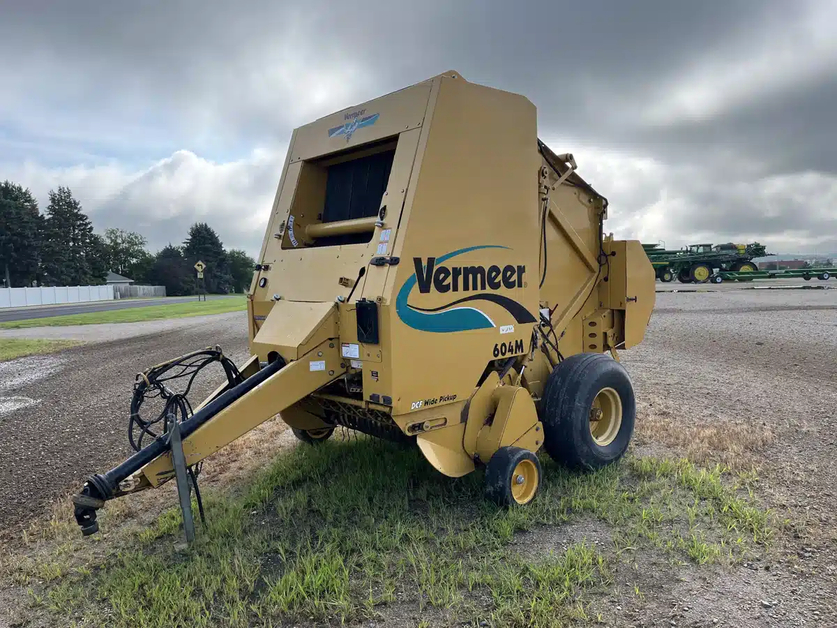 Gallery image 1 for Used 2006 Vermeer 604M Round Baler
