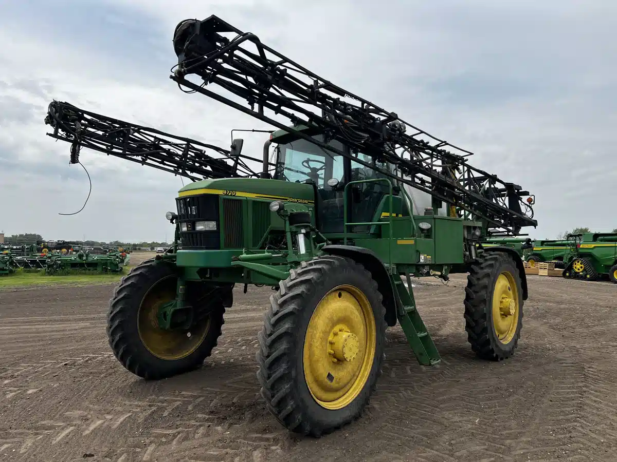 Gallery image 1 for Used 2003 John Deere 4710 Sprayer - Self Propelled