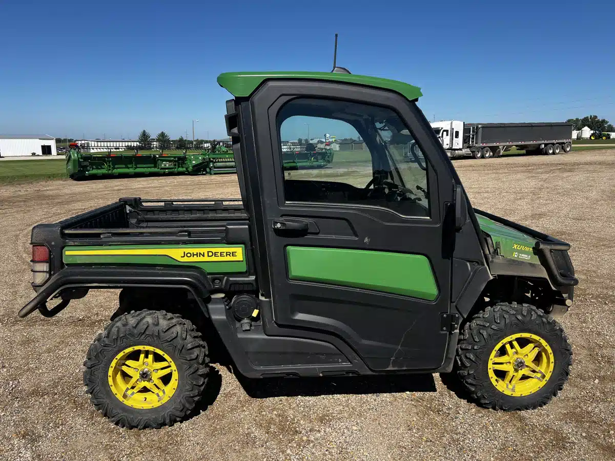 Gallery image 2 for 2023 John Deere XUV 835R Utility Vehicle