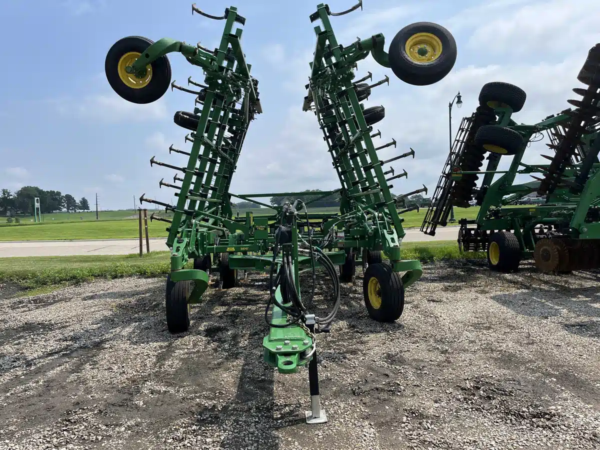 Gallery image 2 for Used 2022 John Deere 2230FH Cultivator