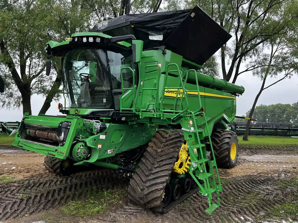 Gallery image 1 for Used 2023 John Deere X9 1000 Combine