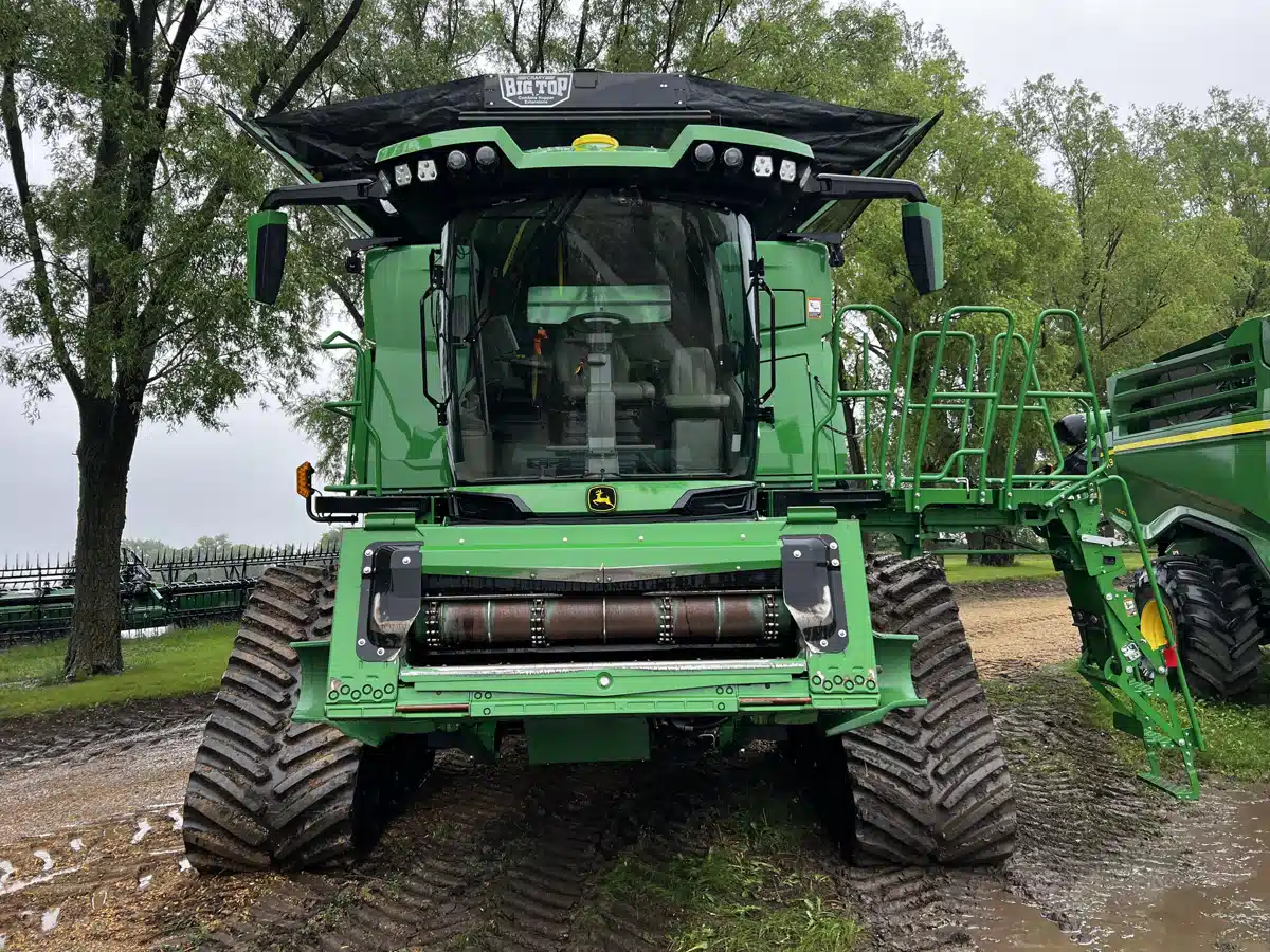 Gallery image 2 for Used 2023 John Deere X9 1000 Combine