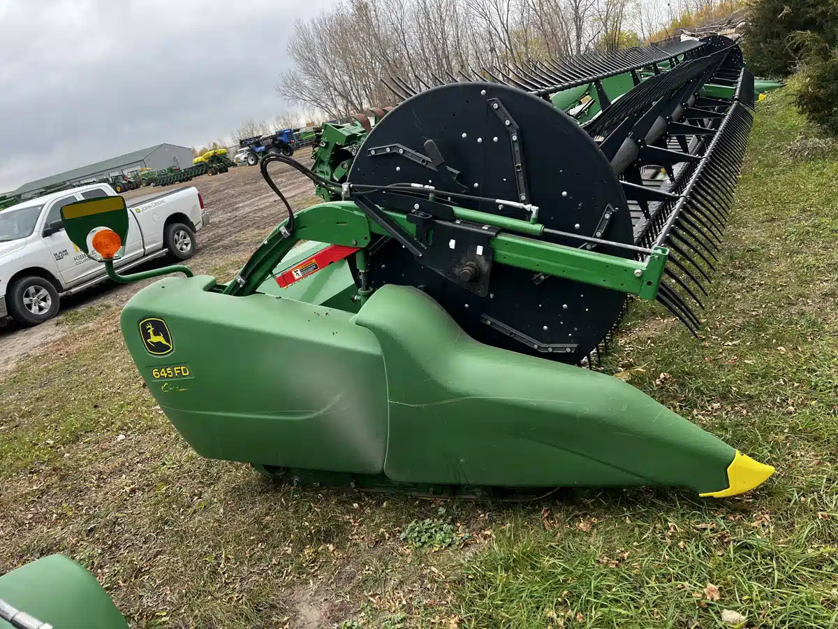 Gallery image 2 for Used 2018 John Deere 645FD Header - Draper