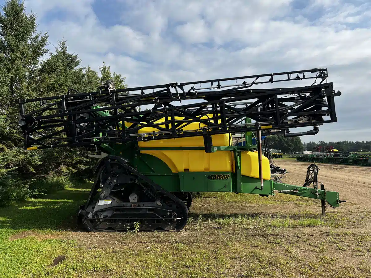 Gallery image 2 for Used 2013 Unverferth TA1600 Sprayer - Pull Type