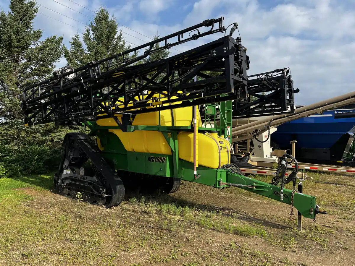 Gallery image 1 for Used 2013 Unverferth TA1600 Sprayer - Pull Type