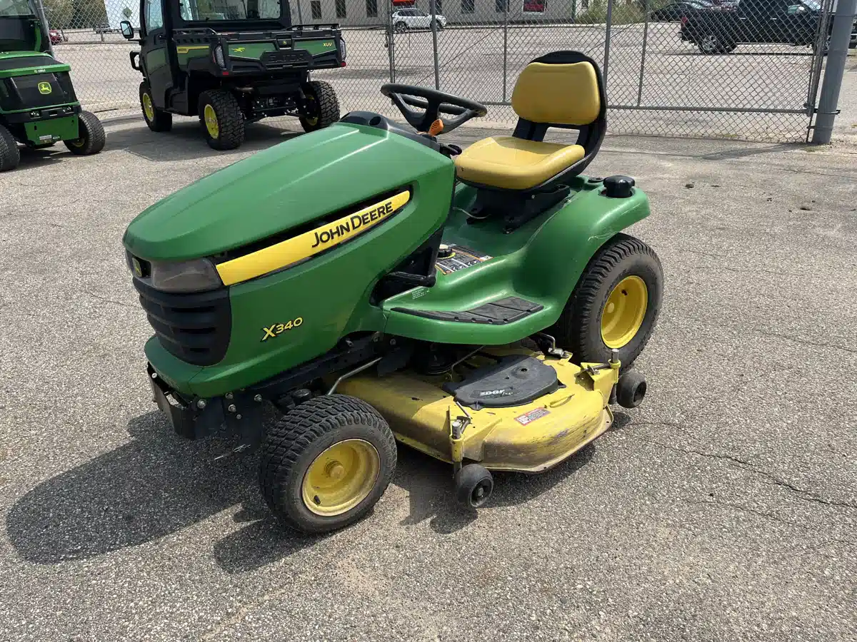 Gallery image 1 for Used 2006 John Deere X340 Lawn Tractor