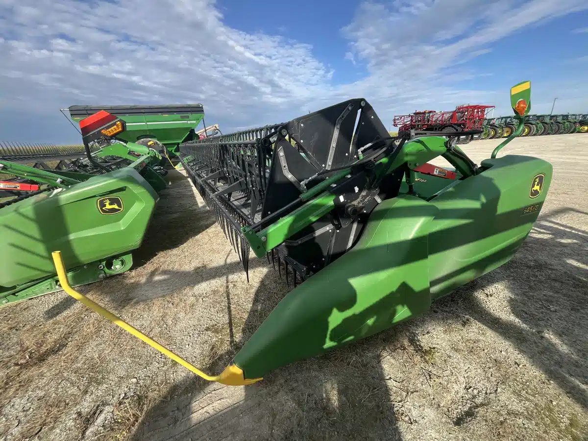 Gallery image 1 for Used 2017 John Deere 645FD Header - Draper