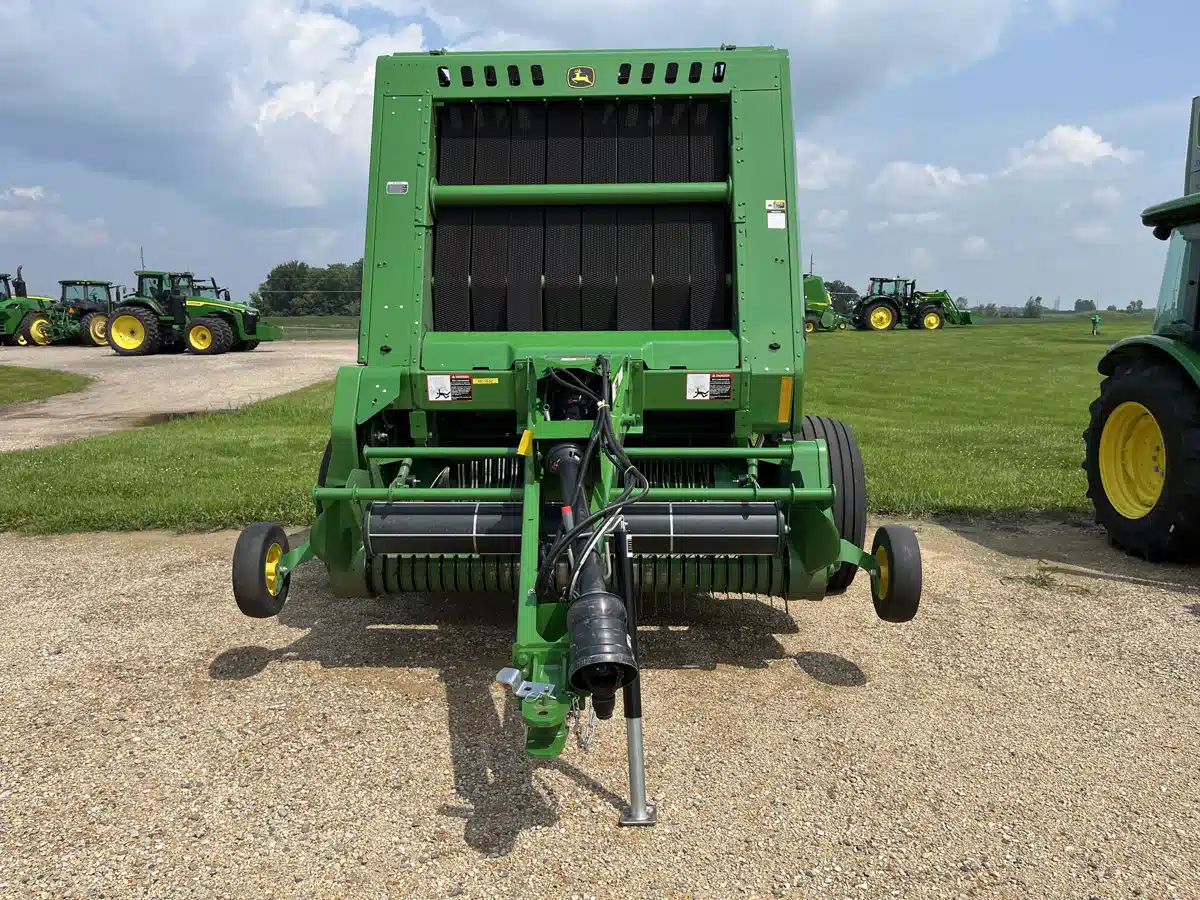 Gallery image 2 for Used 2024 John Deere 561R Round Baler