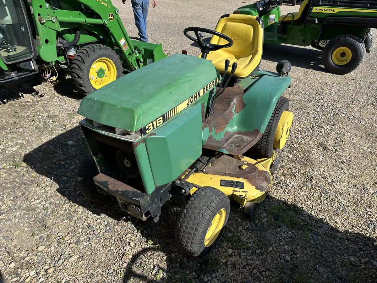 Gallery image 1 for Used 1990 John Deere 318 Lawn Tractor