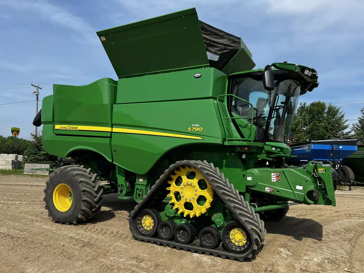 Gallery image 2 for Used 2023 John Deere S790 Combine