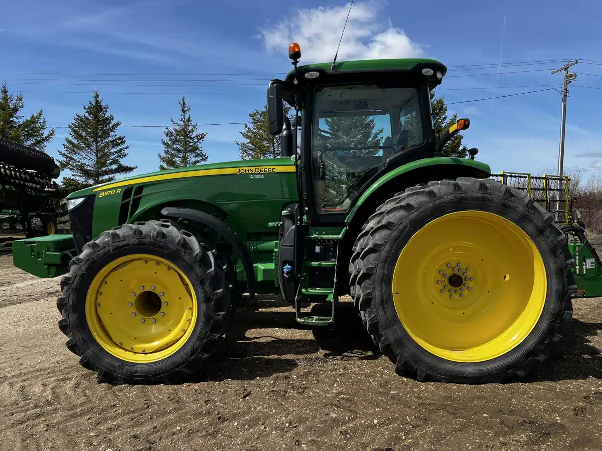 Gallery image 2 for Used 2020 John Deere 8370R Tractor