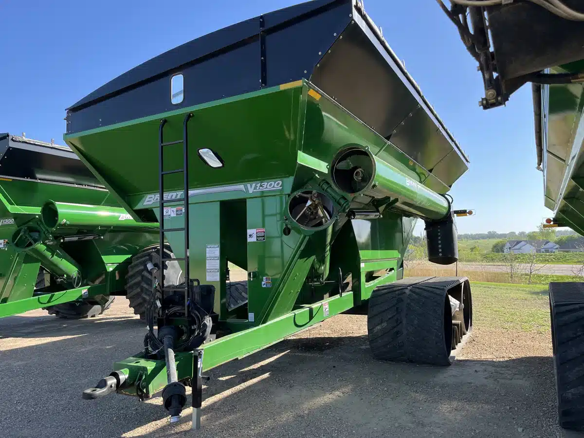 Gallery image 2 for Used 2020 Brent V1300 Grain Cart