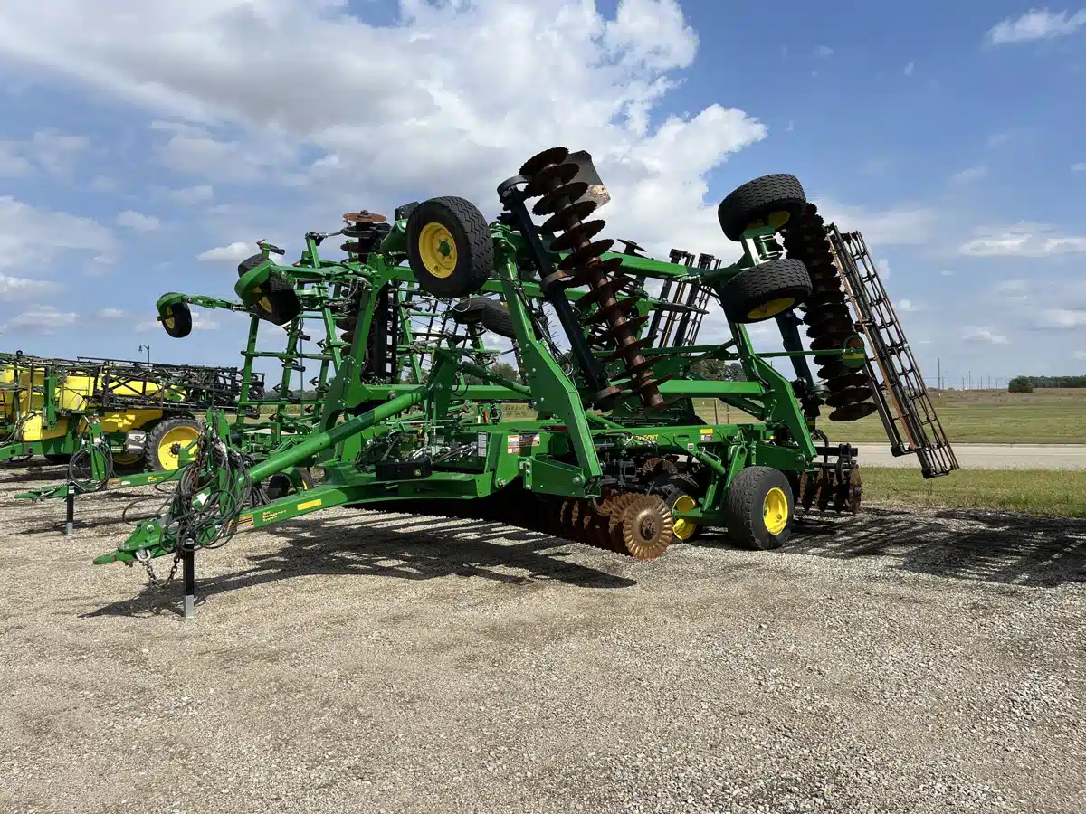 Gallery image 1 for Used 2024 John Deere 2660VT Vertical Tillage