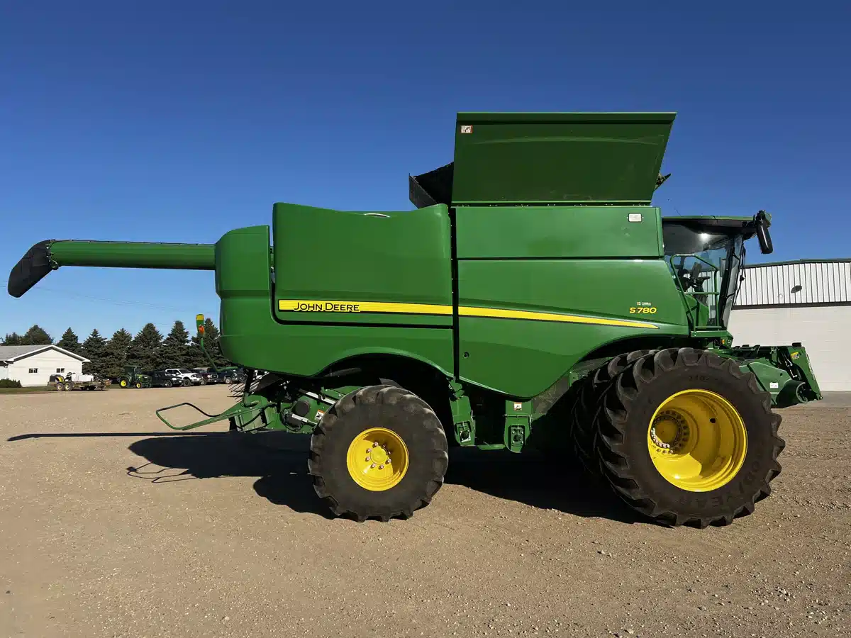 Gallery image 2 for Used 2021 John Deere S780 Combine