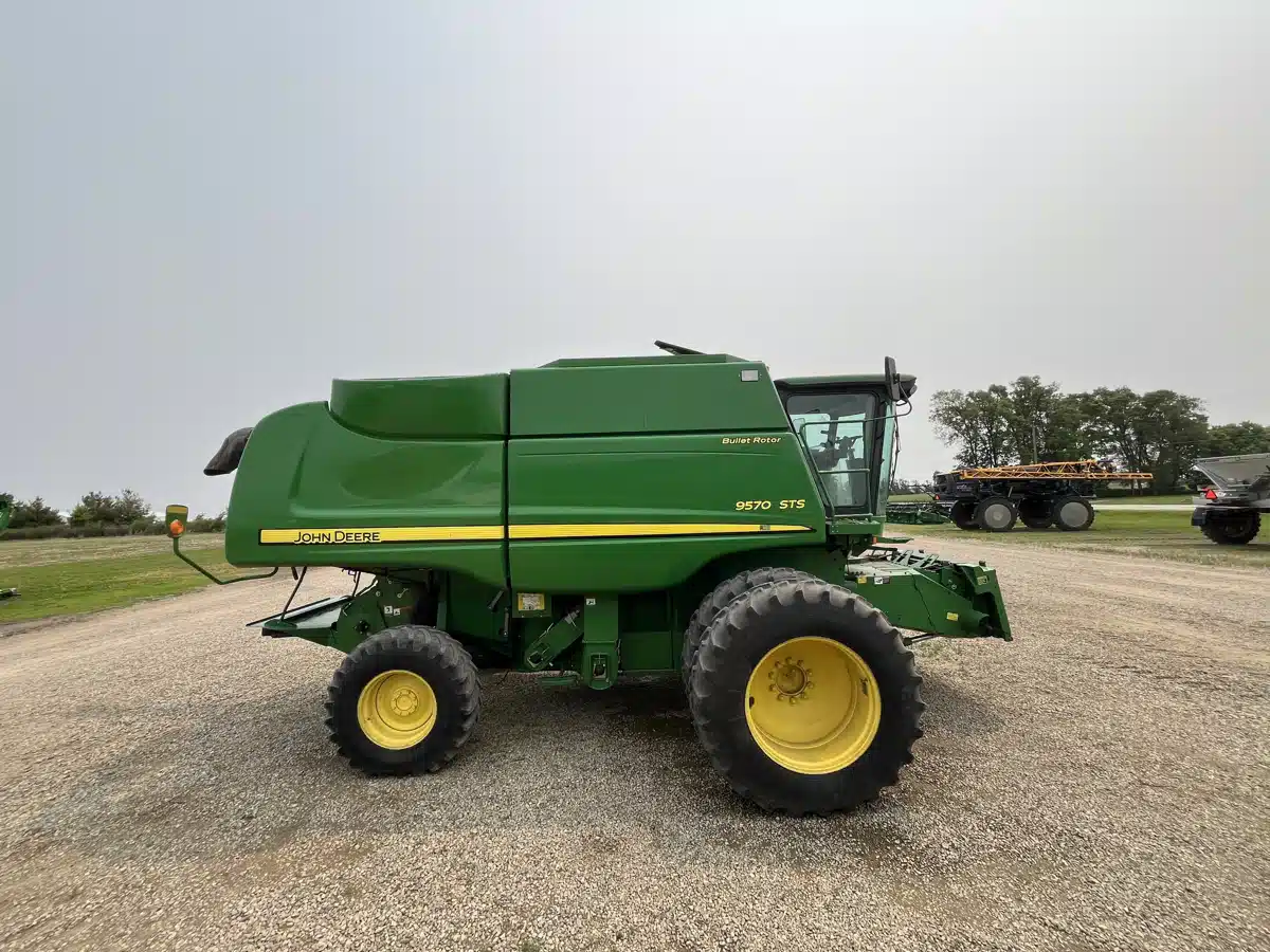 Gallery image 2 for Used 2008 John Deere 9570 STS Combine
