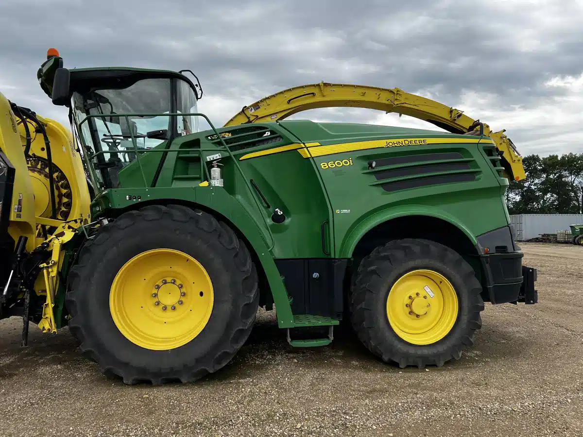 Gallery image 2 for Used 2015 John Deere 8600 Forage Harvester
