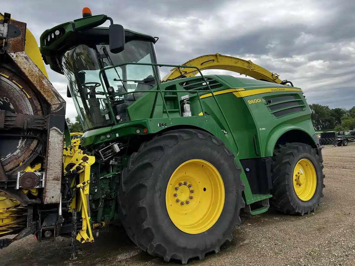 Gallery image 1 for Used 2015 John Deere 8600 Forage Harvester